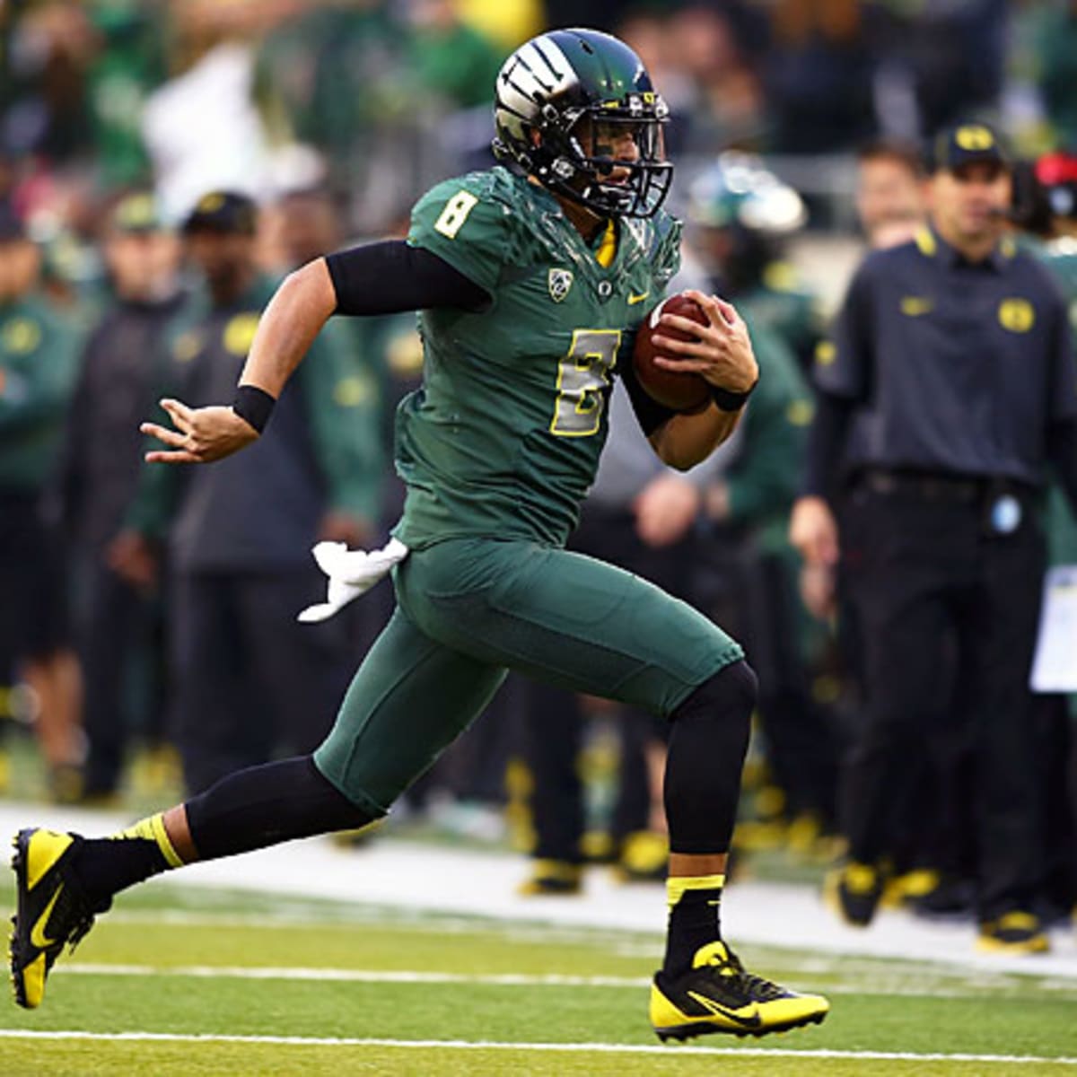 Darron Thomas against Stanford Cardinal 