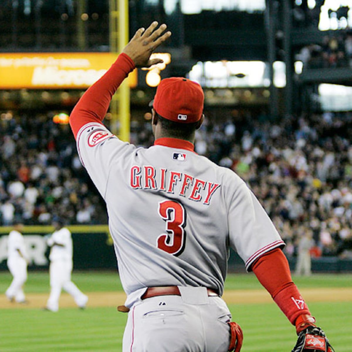 Ken Griffey Jr. one of Reds' highest-paid players even in retirement