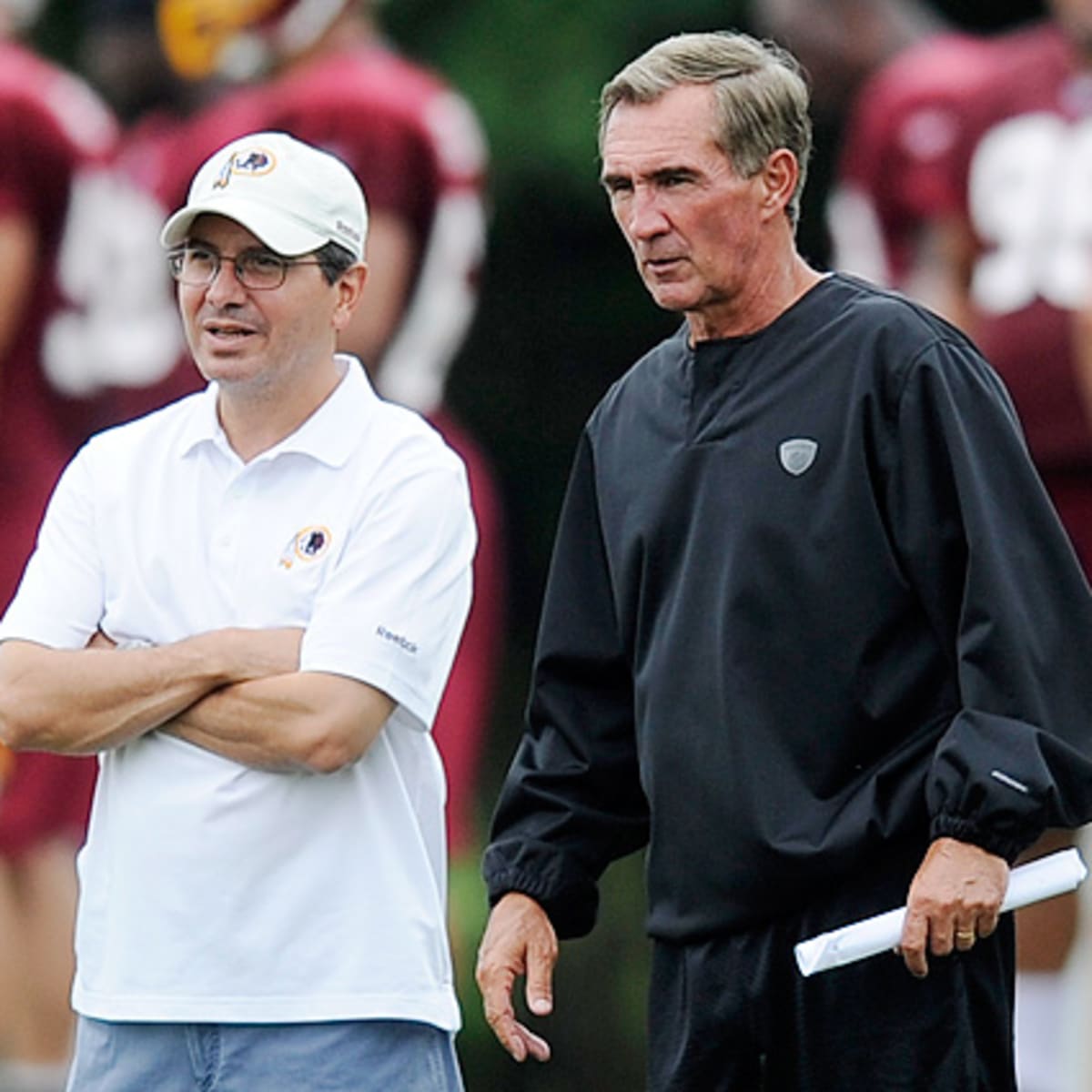 Washington Redskins head coach Mike Shanahan on the sidelines late in the  second quarter against the