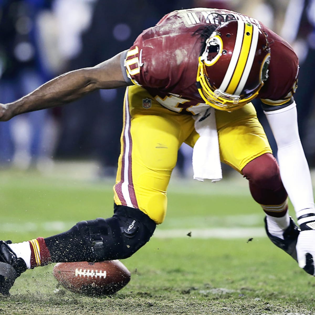 RGIII doesn't think right knee injury is torn ACL - Sports Illustrated