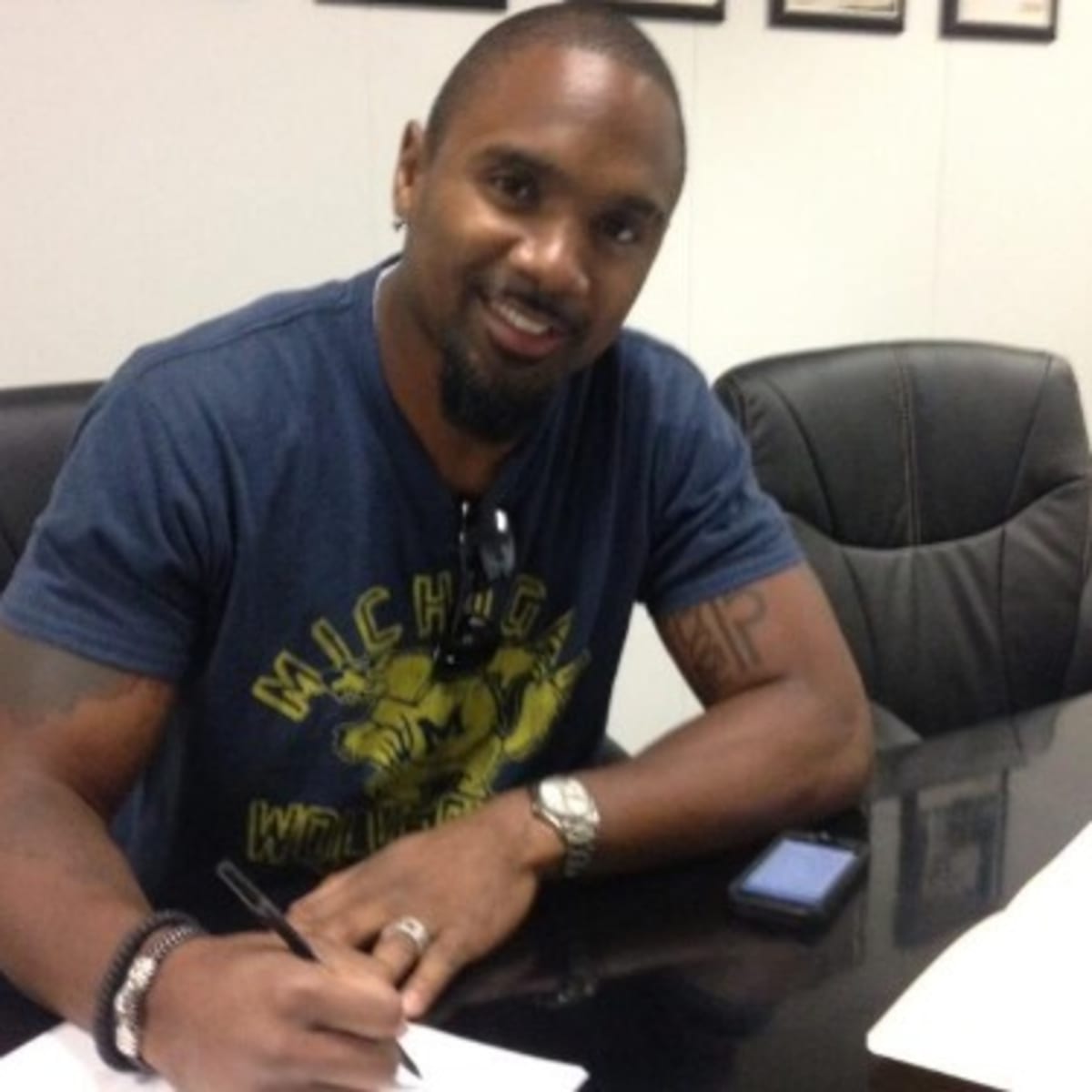 Charles Woodson signs one-year deal with Raiders 