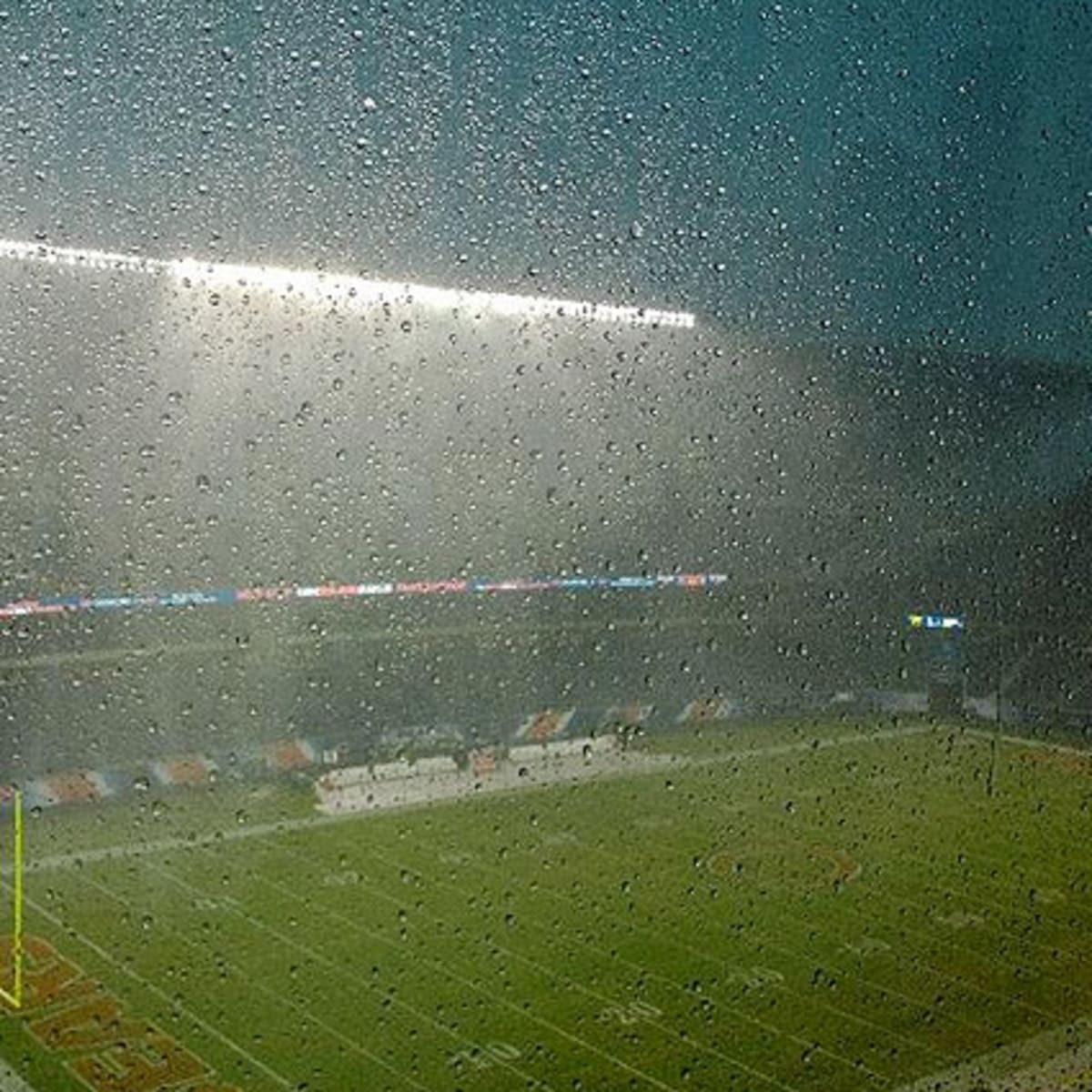 Ravens-Bears game delayed nearly two hours by inclement weather in Chicago  - Sports Illustrated