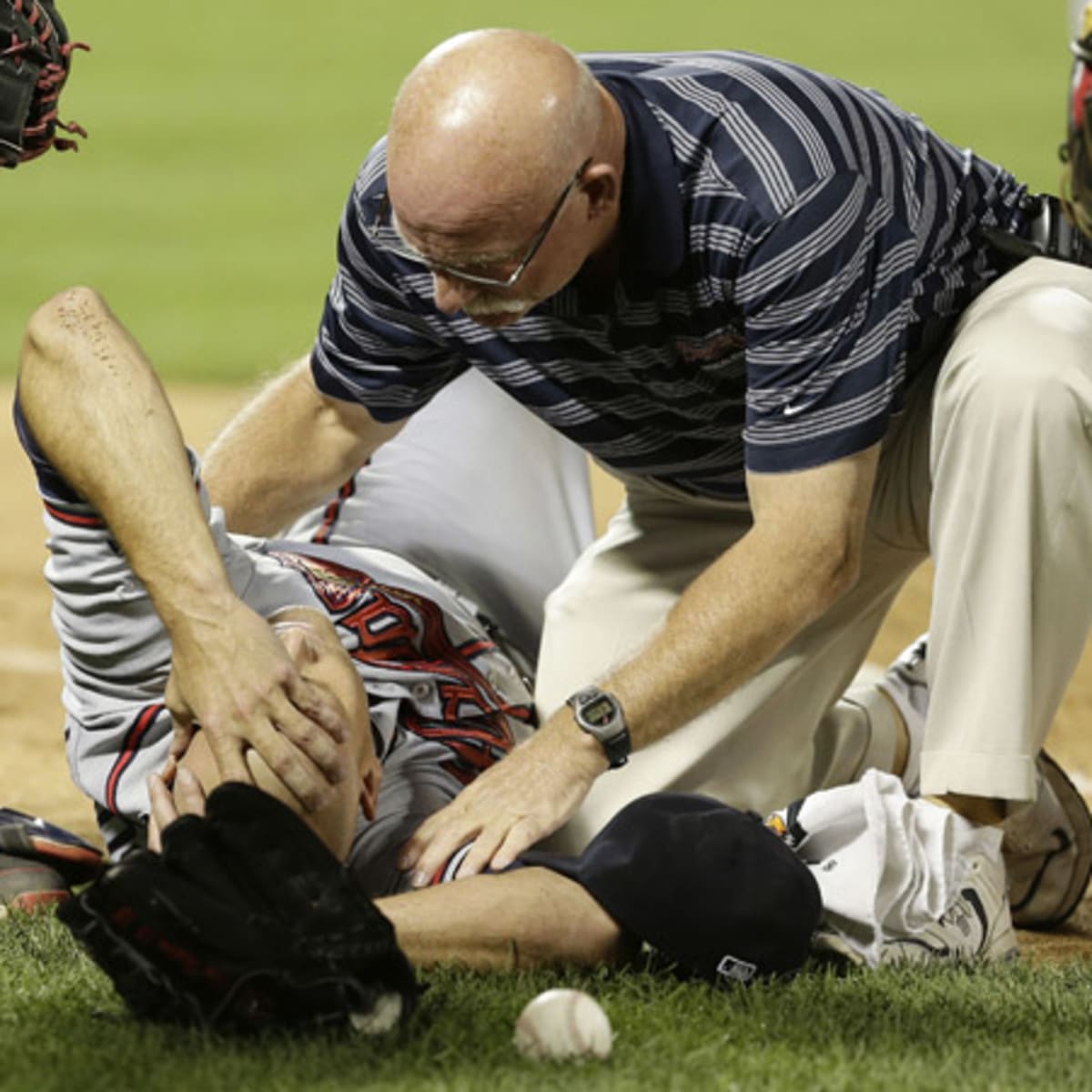 Atlanta Braves Pitcher Tim Hudson Suffers Horrible Injury