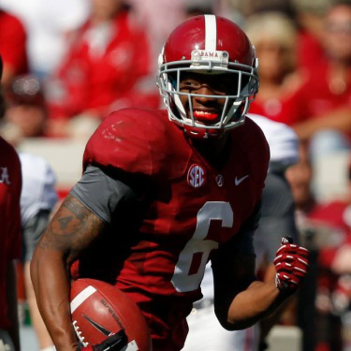 Report: Alabama fires staffer who provided Clinton-Dix benefits