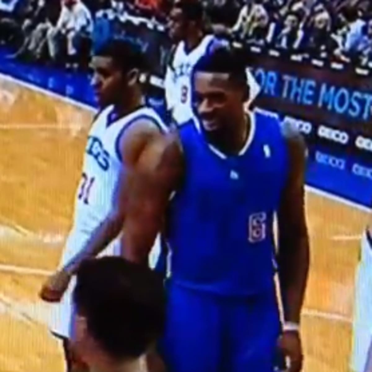 Video: Clippers' DeAndre Jordan gets 'Los Angeles' ripped off his jersey -  Sports Illustrated