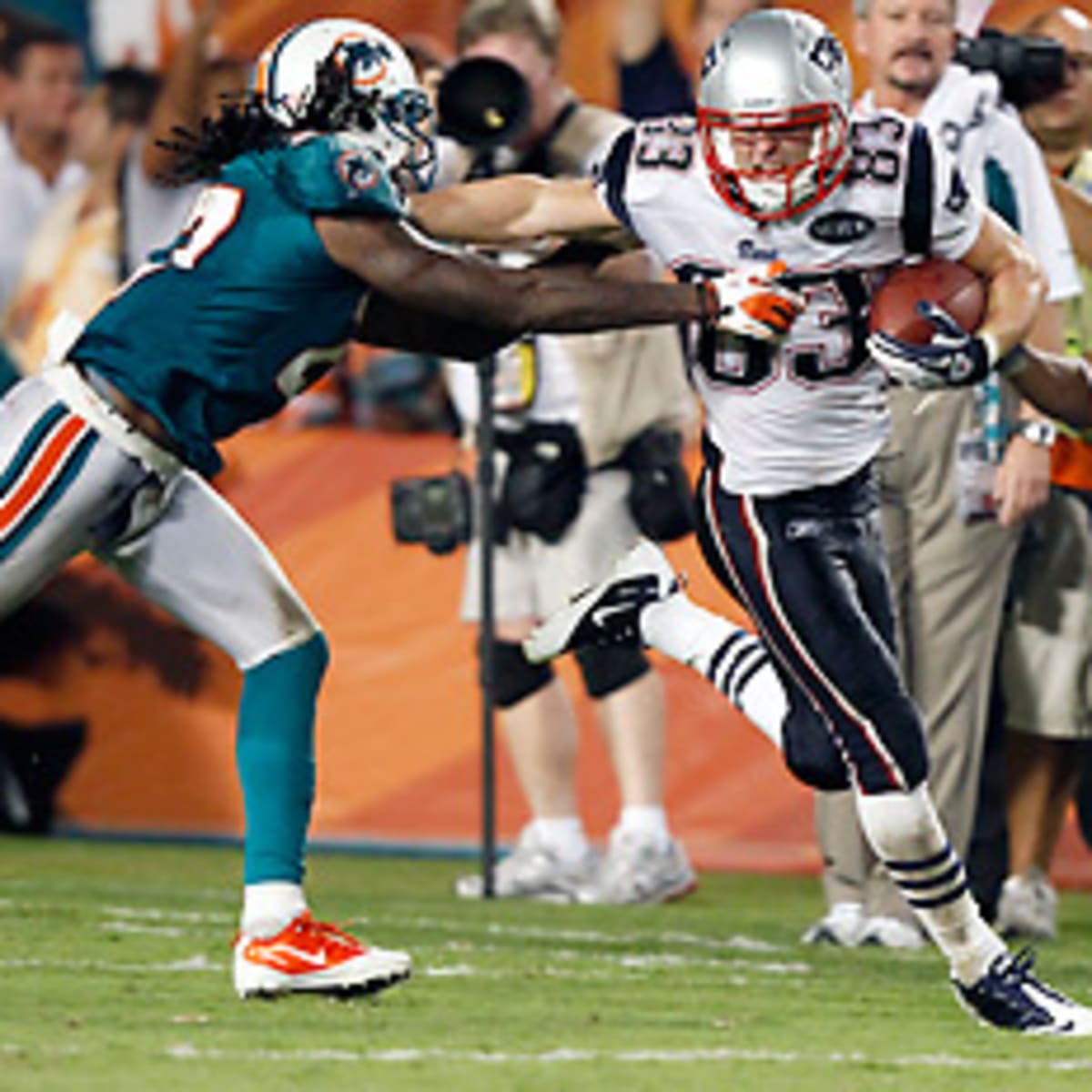 Which former team did Wes Welker opt to watch on TV?