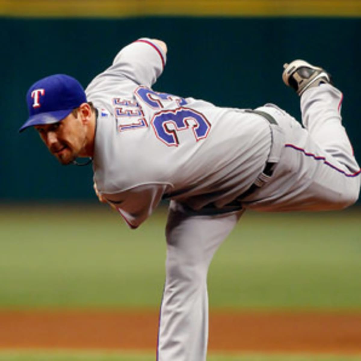 Ranger Suárez lowers ERA to best in postseason history