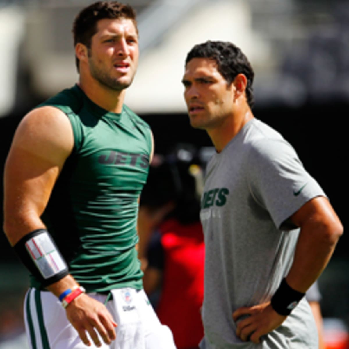 New York Jets quarterback Tim Tebow (15) warms up before of an NFL football  game against the Buffalo Bills on Sunday, Dec. 30, 2012, in Orchard Park,  N.Y. (AP Photo/Bill Wippert Stock