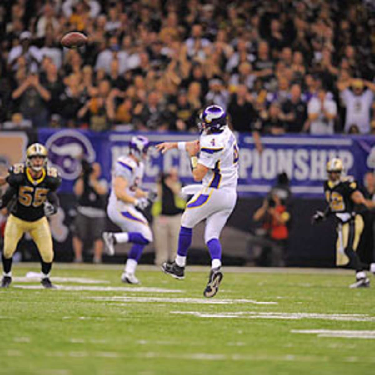 Brett Favre in a Vikings Jersey? Hell, Yes. In Support of Athletes Who Stay  in the Game