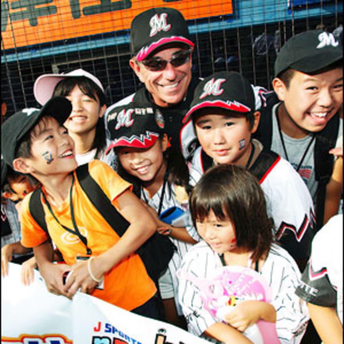 Baseball: Ichiro, Matsuzaka team up against girl's squad