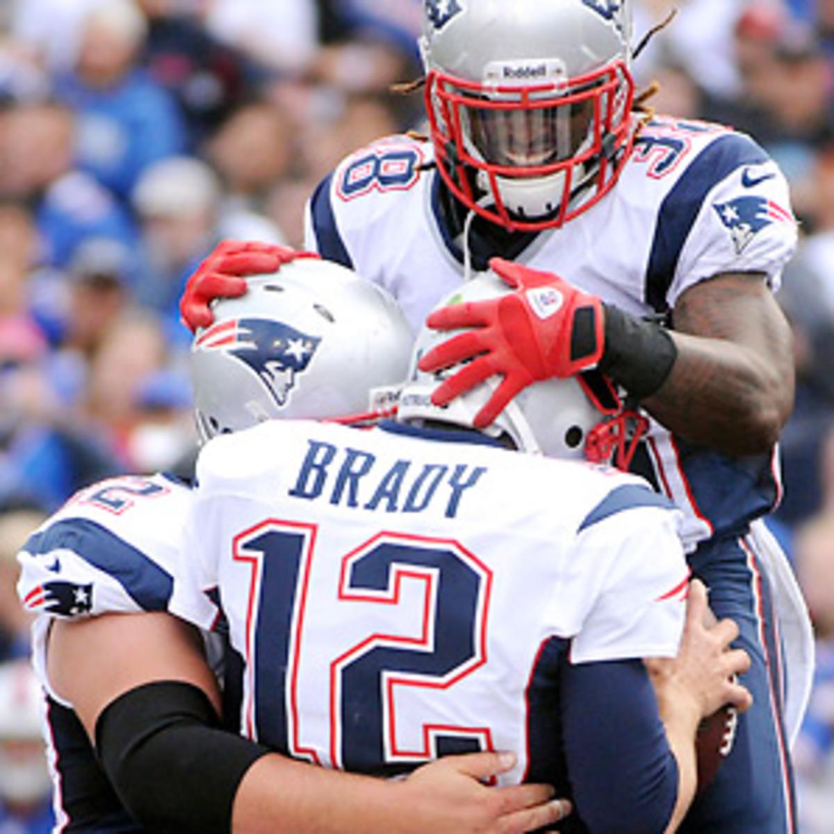 Brady Leads Pats To 52-28 Rout Of Bills