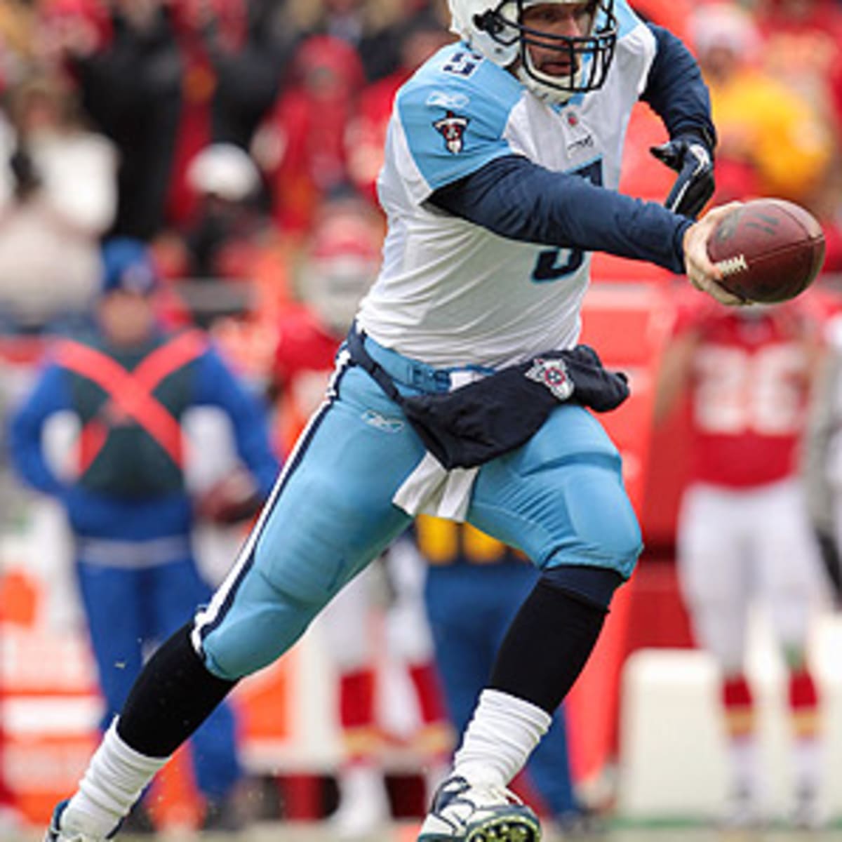 Unlike Blaine Gabbert, Jake Locker making steady progress for Titans