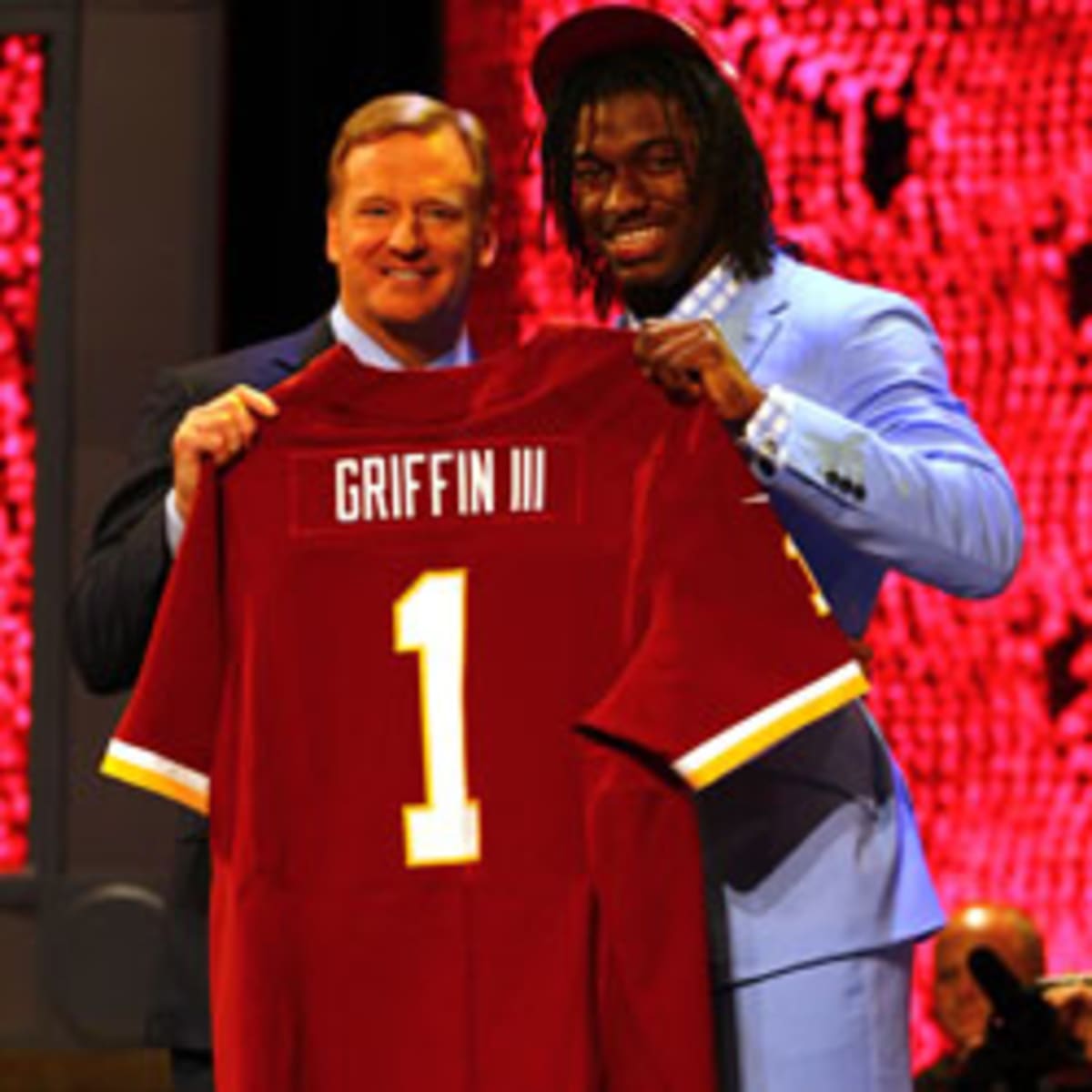 Angry Redskins Fan Lists Robert Griffin III Jersey on Craigslist, Puts It  Out on the Curb