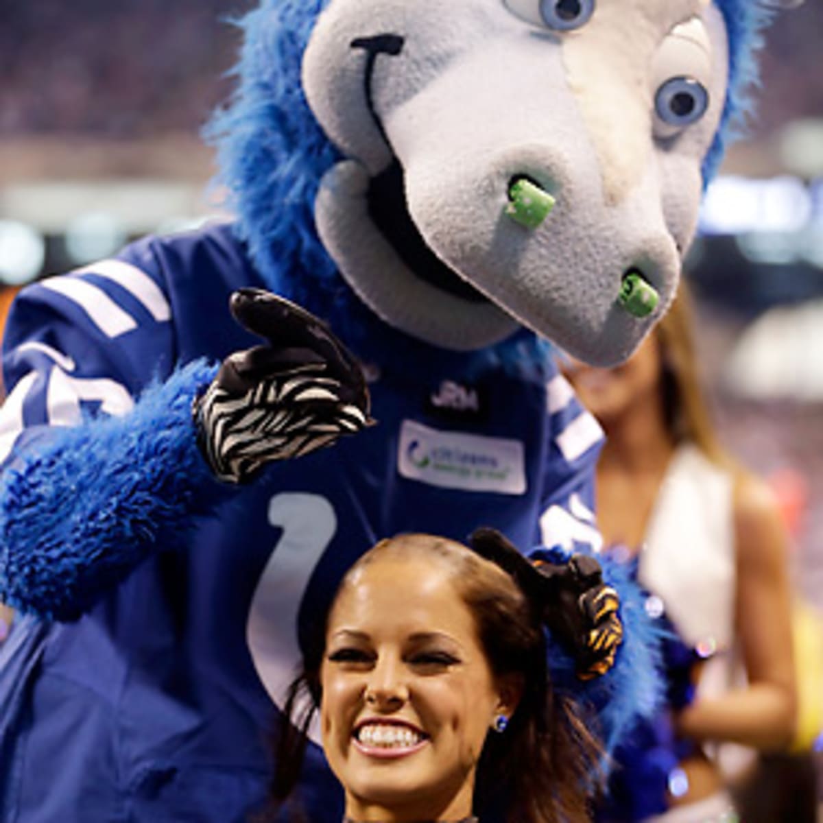 Chuck Pagano cancer: Colts cheerleaders have heads shaved during NFL game  in honour of cancer sufferer coach