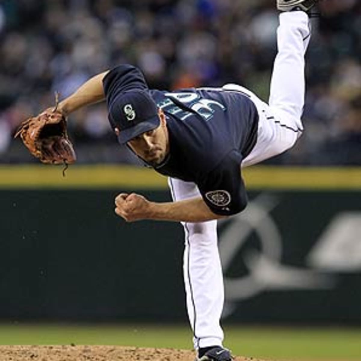 Mariners win behind Cliff Lee