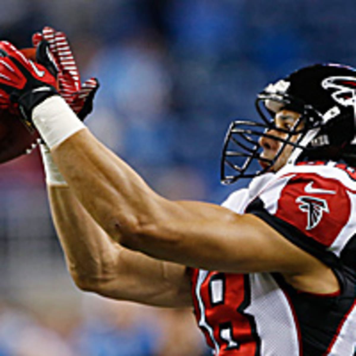 For Falcons' Tony Gonzalez, Catches Keep Coming - The New York Times