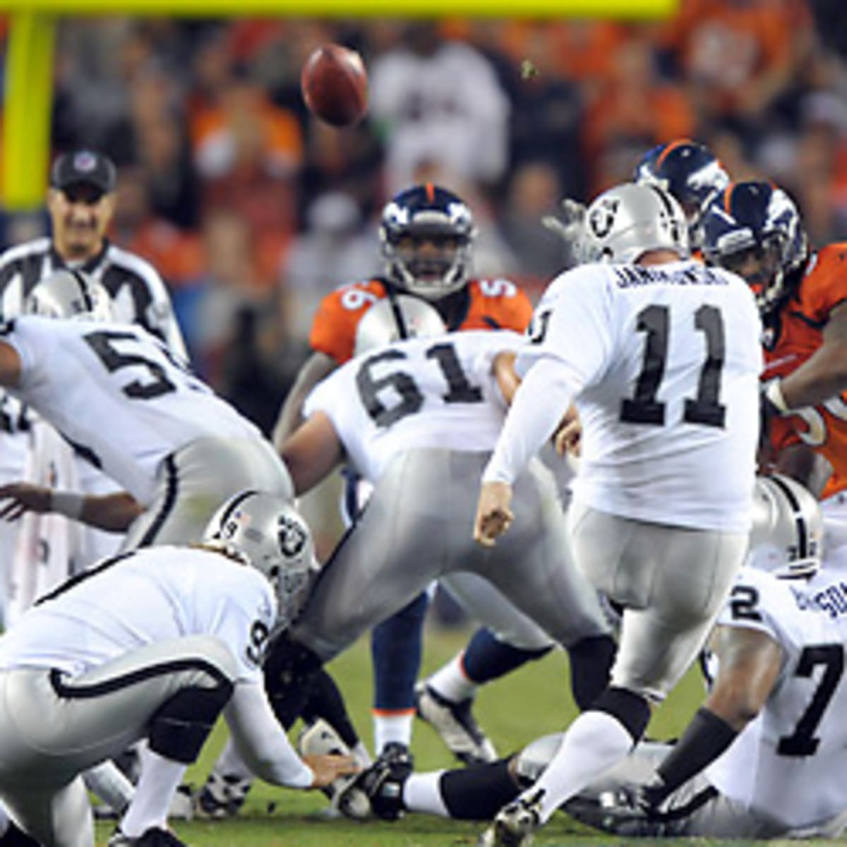 Janikowski ties FG mark, Raiders top Broncos 23-20