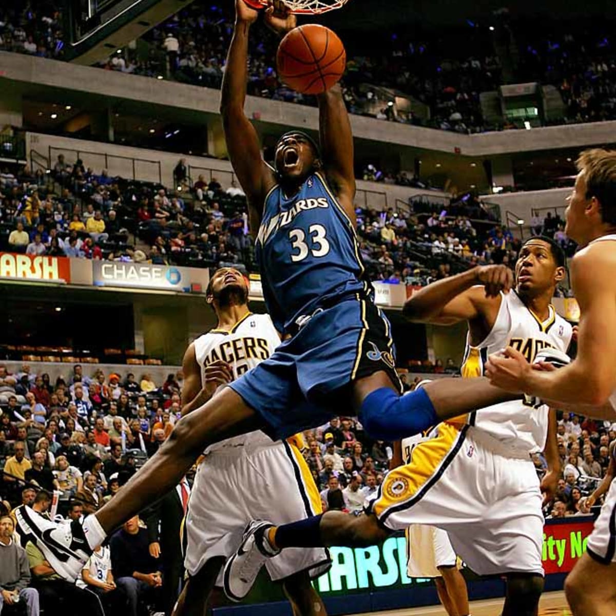 Tracy McGrady dunks on Tyrus Thomas