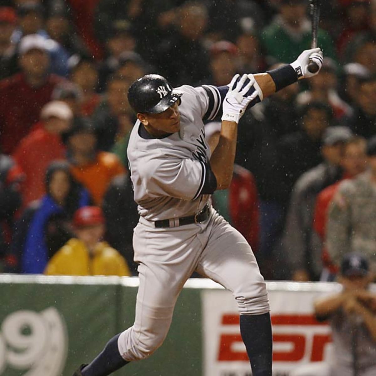 Los Angeles Dodgers' Paul Lo Duca, right, scores against Milwaukee