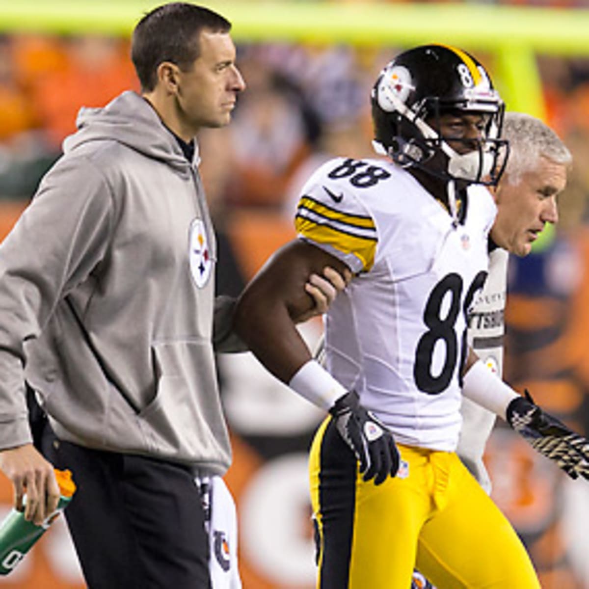 Pittsburgh Steelers wide receiver Emmanuel Sanders (88) points to