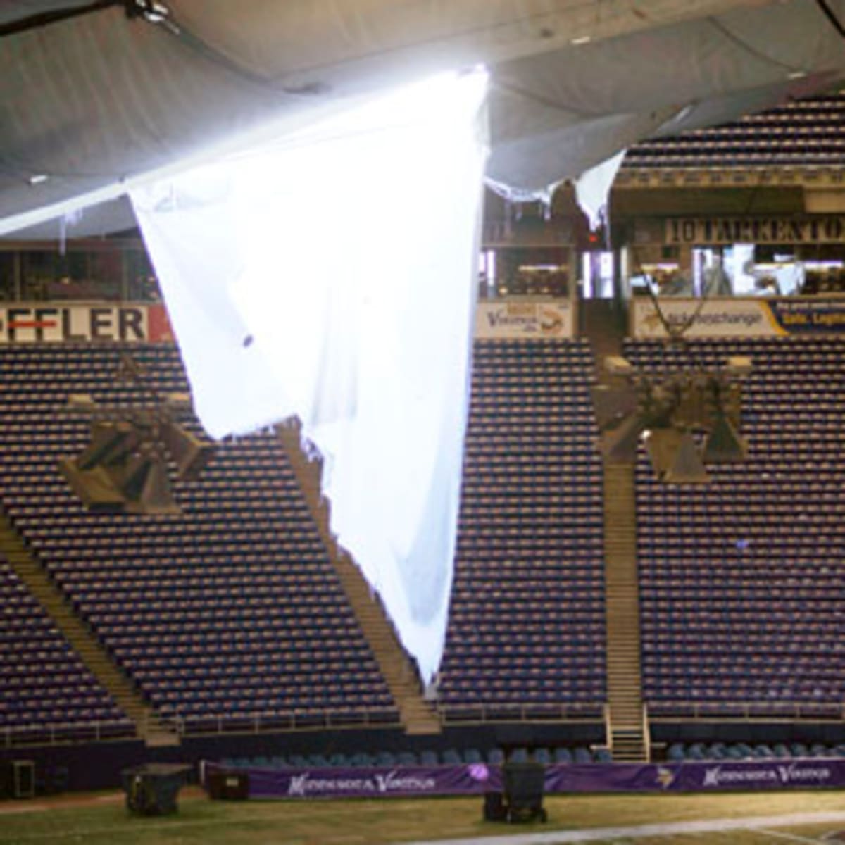 Metrodome's roof collapses after heavy snow hits Minneapolis