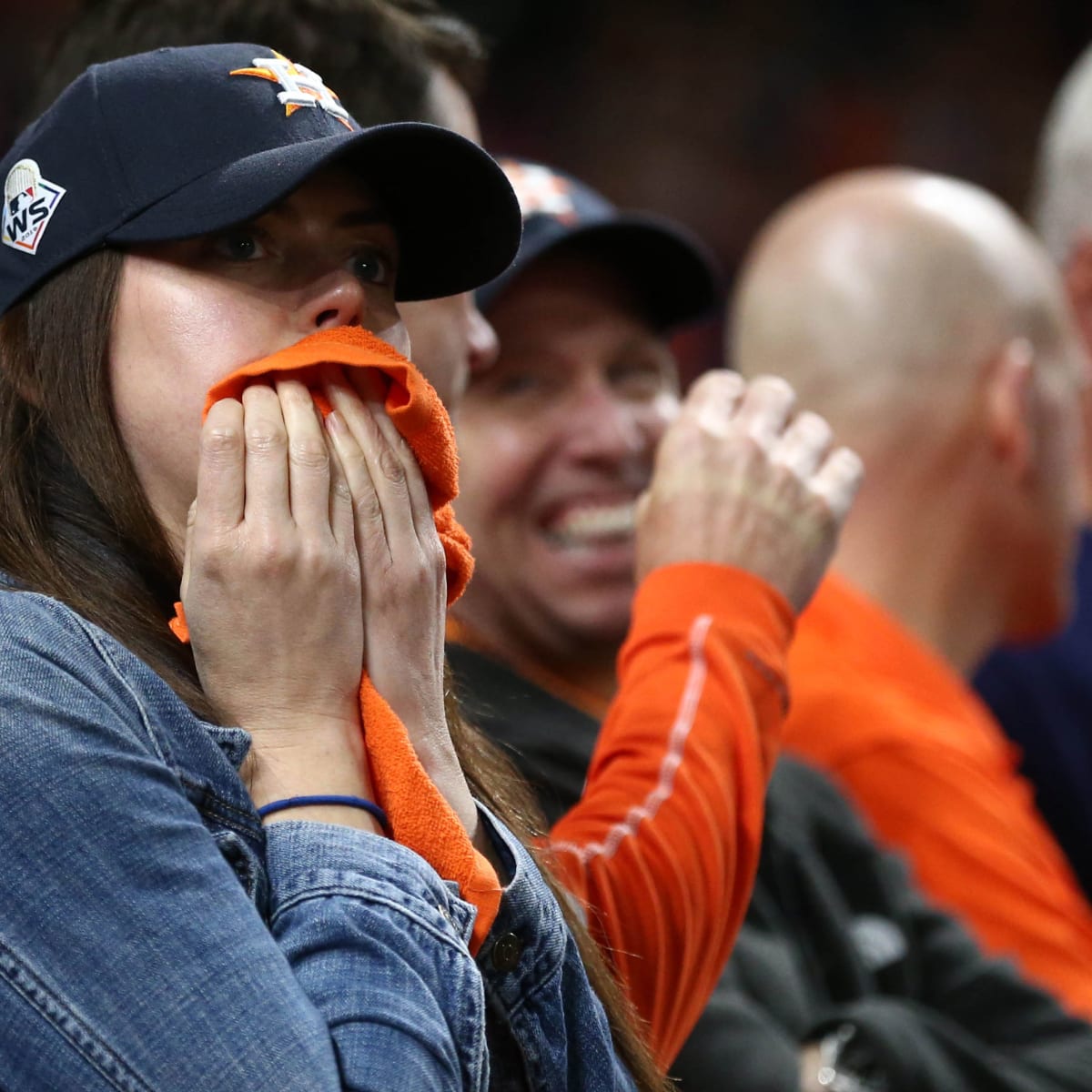 Los Angeles Angels fans toss trash cans, jeer Houston Astros in