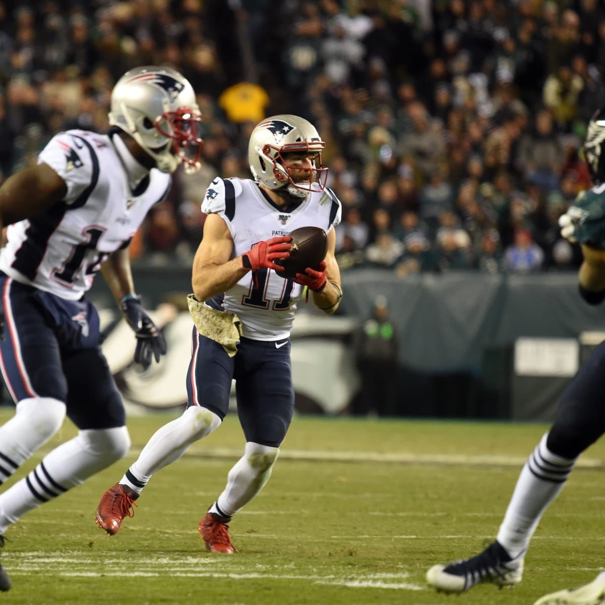 Tom Brady posts video of him throwing passes to Julian Edelman