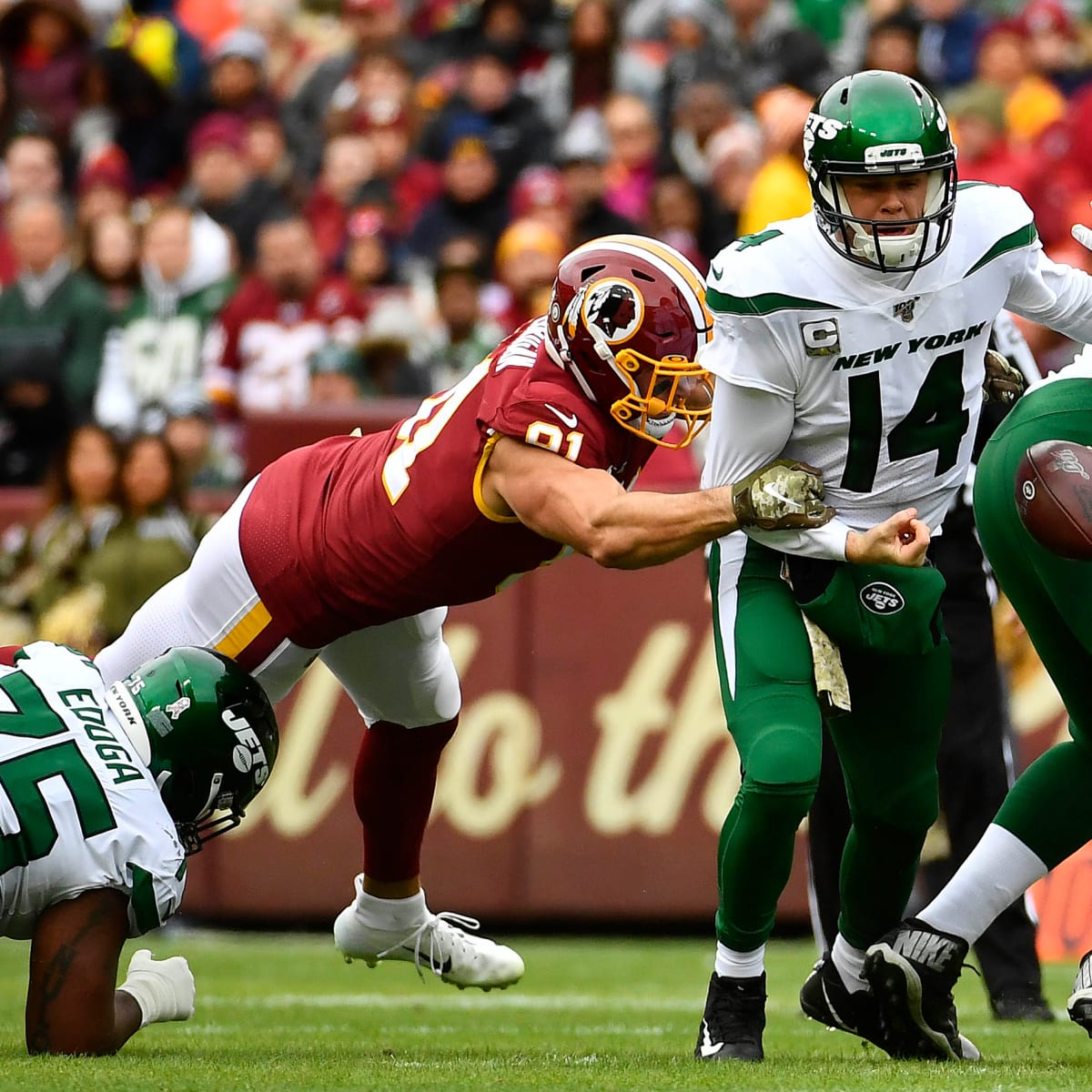 Ryan Kerrigan Ties, Then Breaks Dexter Manley's All-Time Redskins Sacks  Record