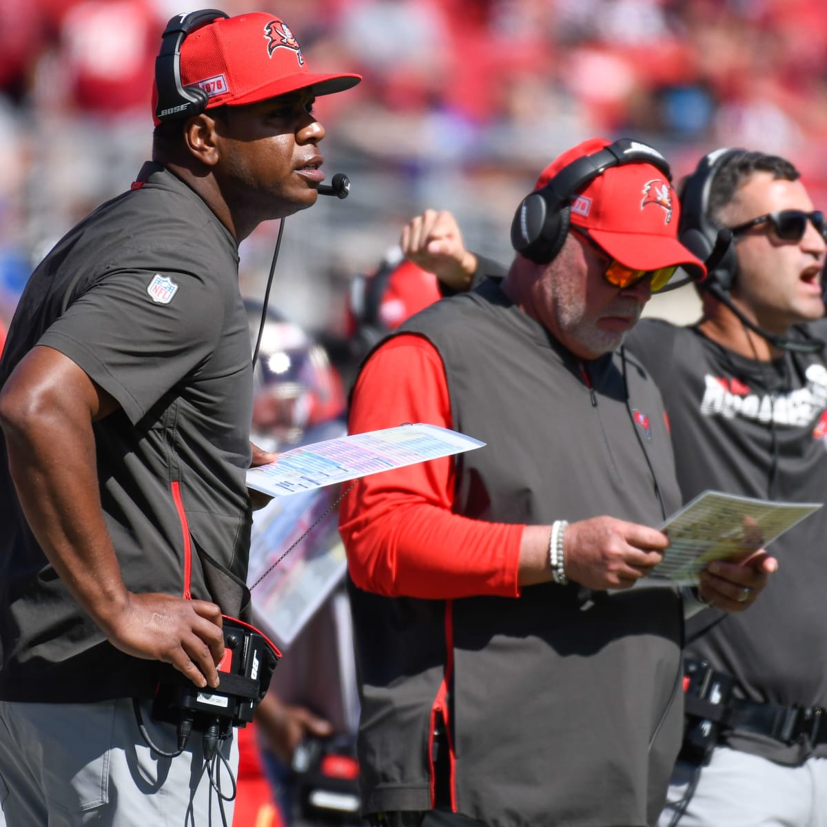 Fans aren't the only ones scrutinizing Byron Leftwich's play-calling