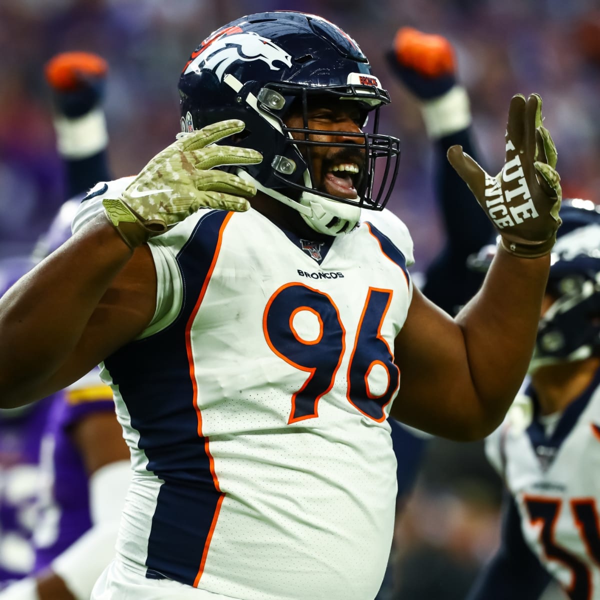 Shelby Harris agrees to 3-year deal to stay with Denver Broncos – The  Durango Herald