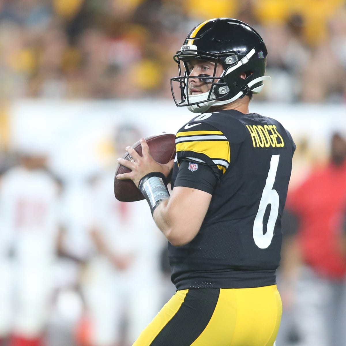 Steelers QB Devlin Hodges takes unusually rare path to becoming a starter