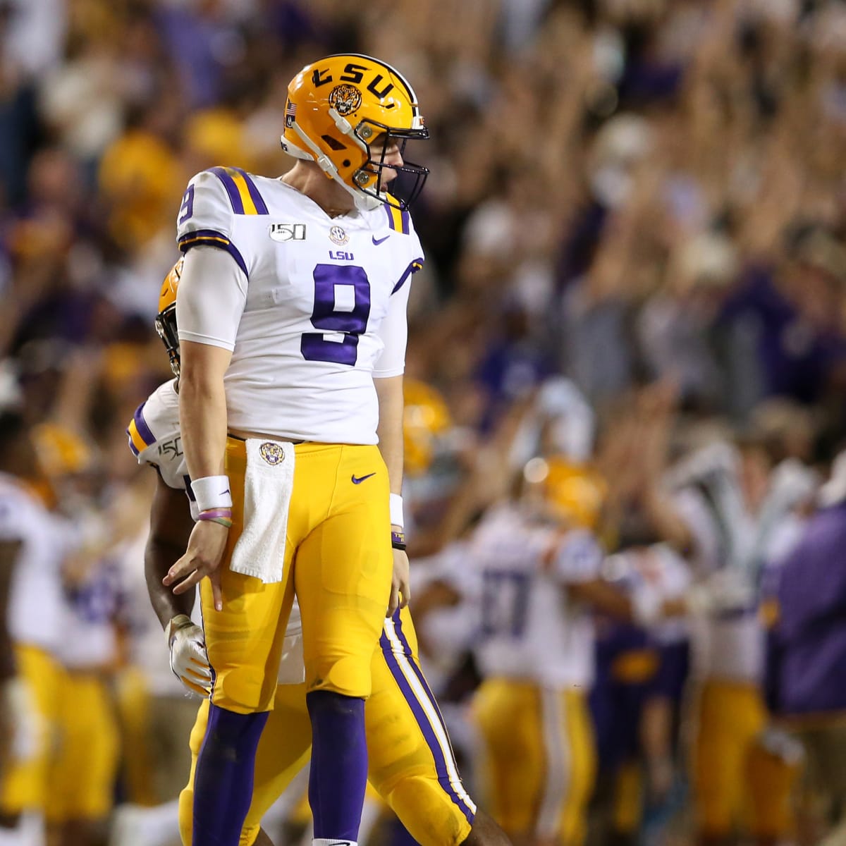 Joe Burrow dons a 'Burreaux' jersey on LSU's senior night 