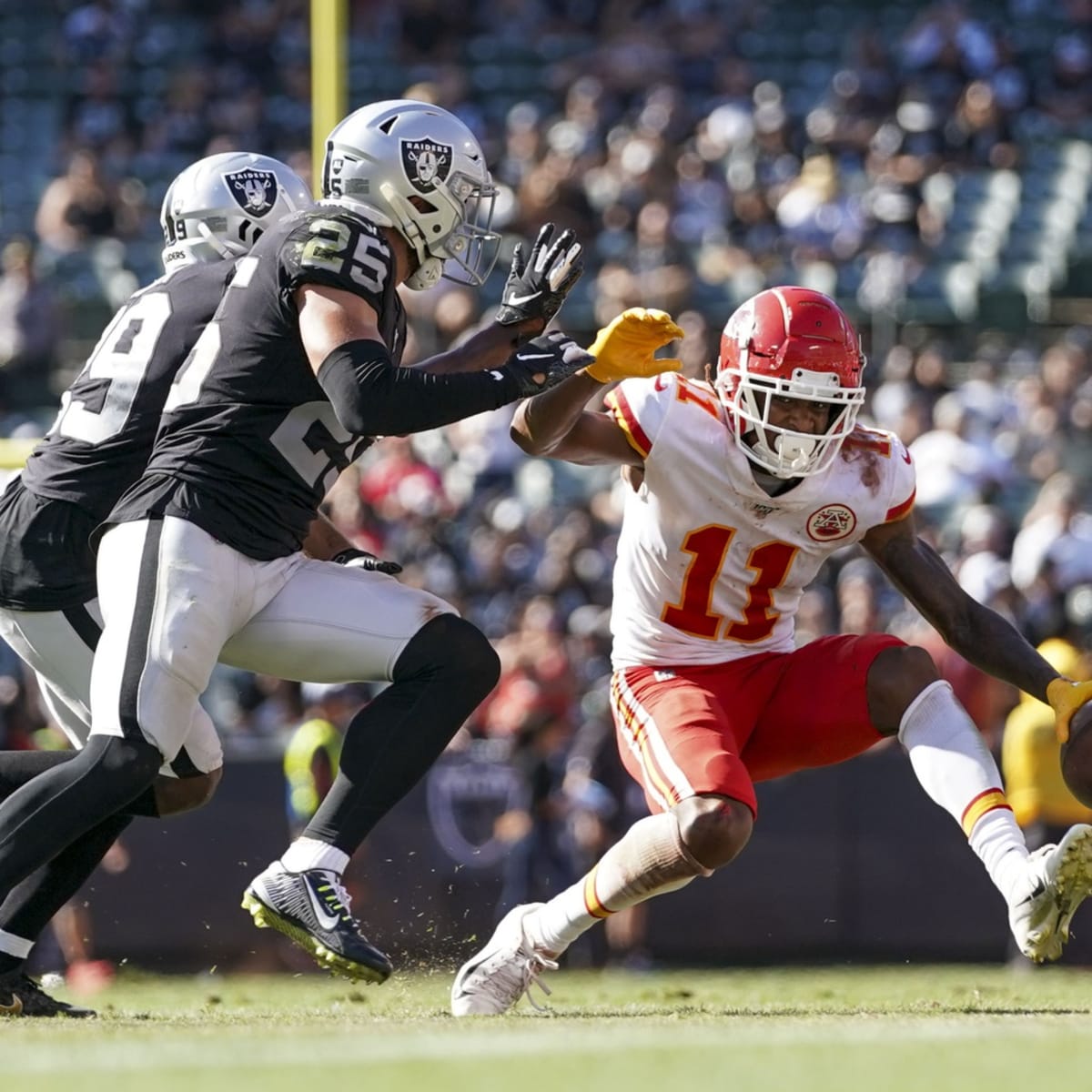 Maxx Crosby, Oakland Raiders' Defense Hope To Slow Down Kansas City Chiefs'  Speedy Passing Game - Sports Illustrated Kansas City Chiefs News, Analysis  and More