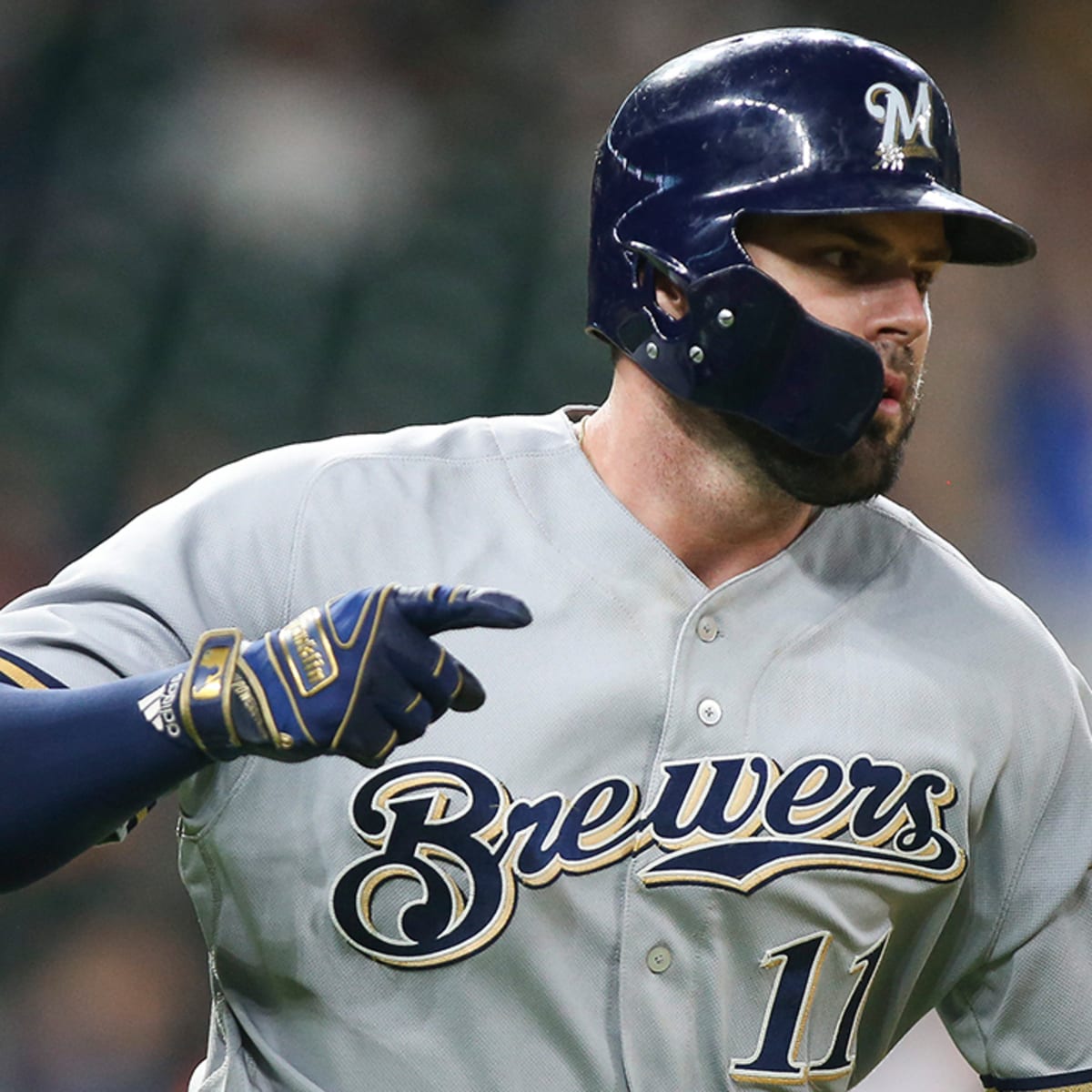 Milwaukee Brewers: Should they bring back Mike Moustakas?