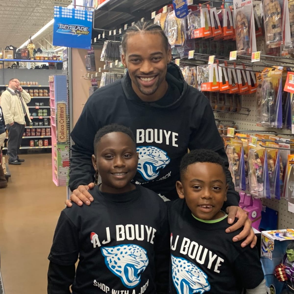 Jacksonville Jaguars host holiday shopping spree for children