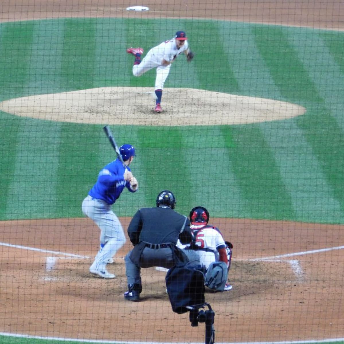 Trevor Bauer pulled after seven hitless innings in Indians' win