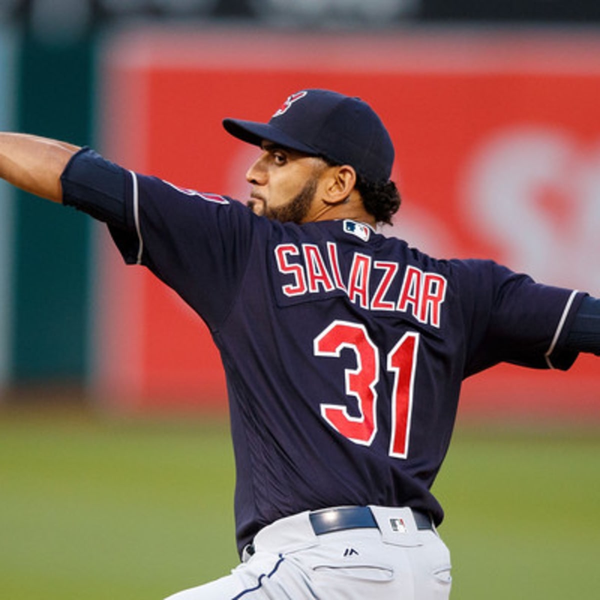 Gomes, Indians move up in playoff race, beat Twins