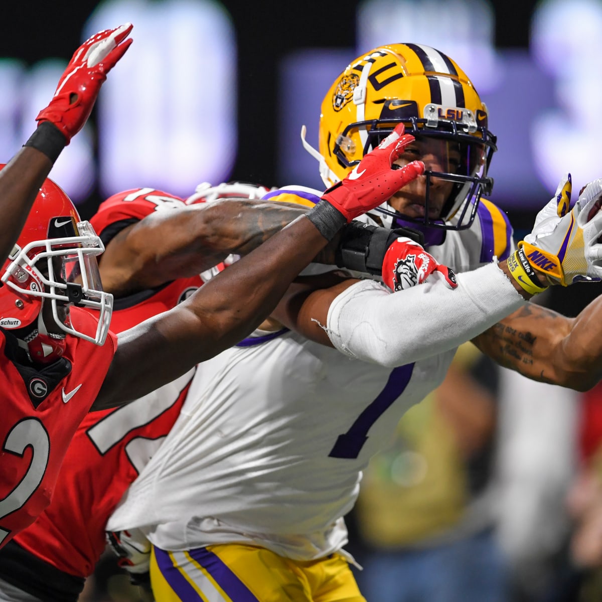 BRPROUD  LSU Ja'Marr Chase draws comparisons to previous Biletnikoff  winner Josh Reed