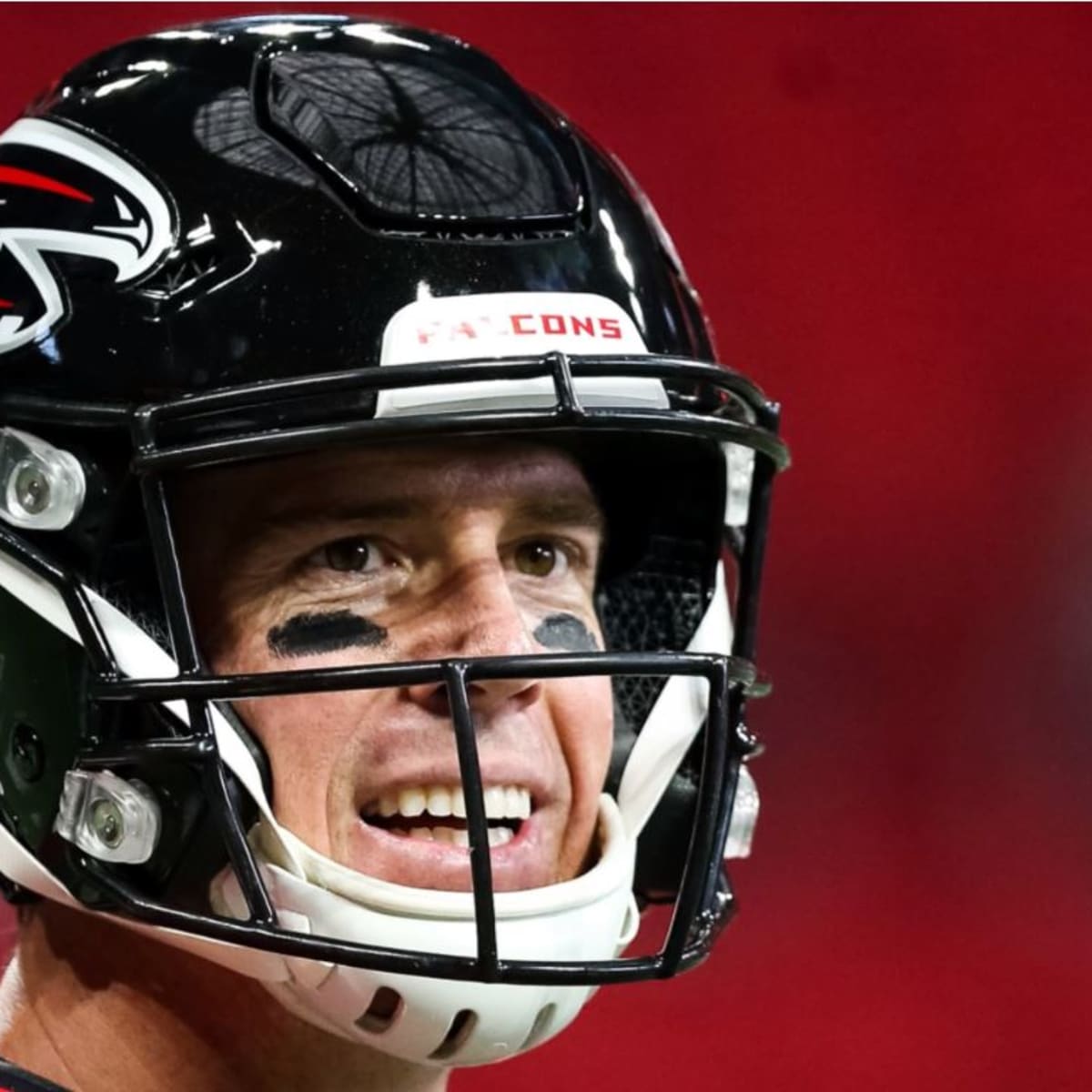 Atlanta Falcons quarterback Matt Ryan (2) waves to the crowd after