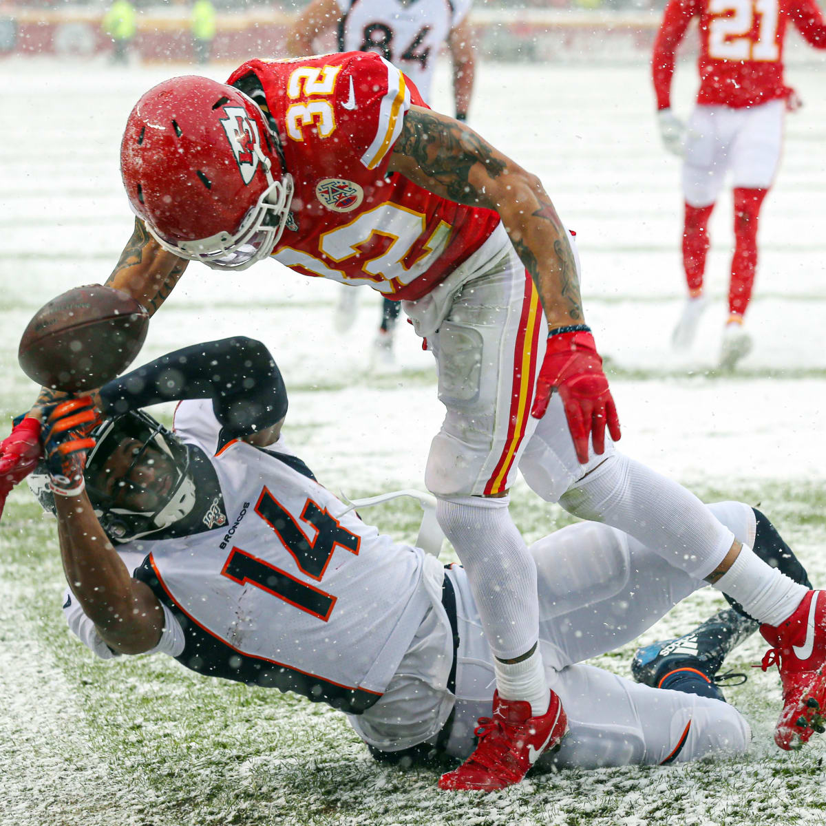 Chiefs Defeat Broncos, 23-3, in Snowy Matchup at Arrowhead