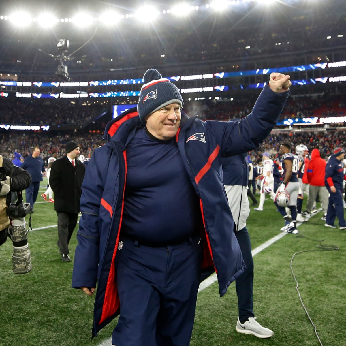 Bill Belichick adds personal touch for 'Salute to Service