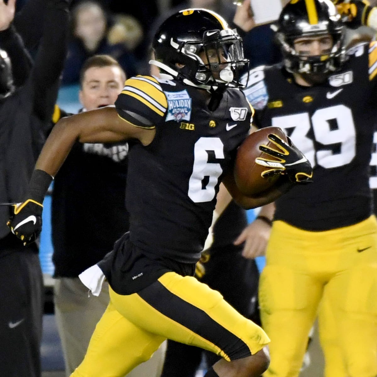 iowa hawkeyes holiday bowl