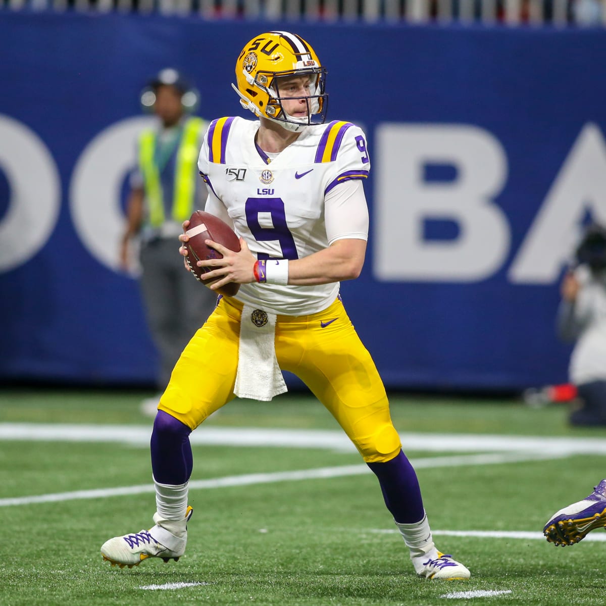 LSU's Joe Burrow Hits Game Winner Against Oklahoma In Basketball Shoot-Out