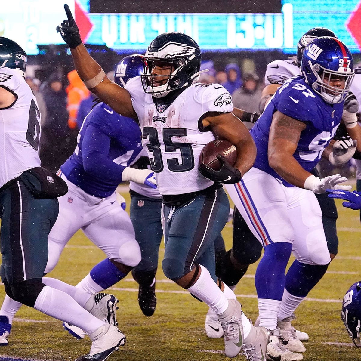 NFC East-leading Eagles host AFC South-leading Titans