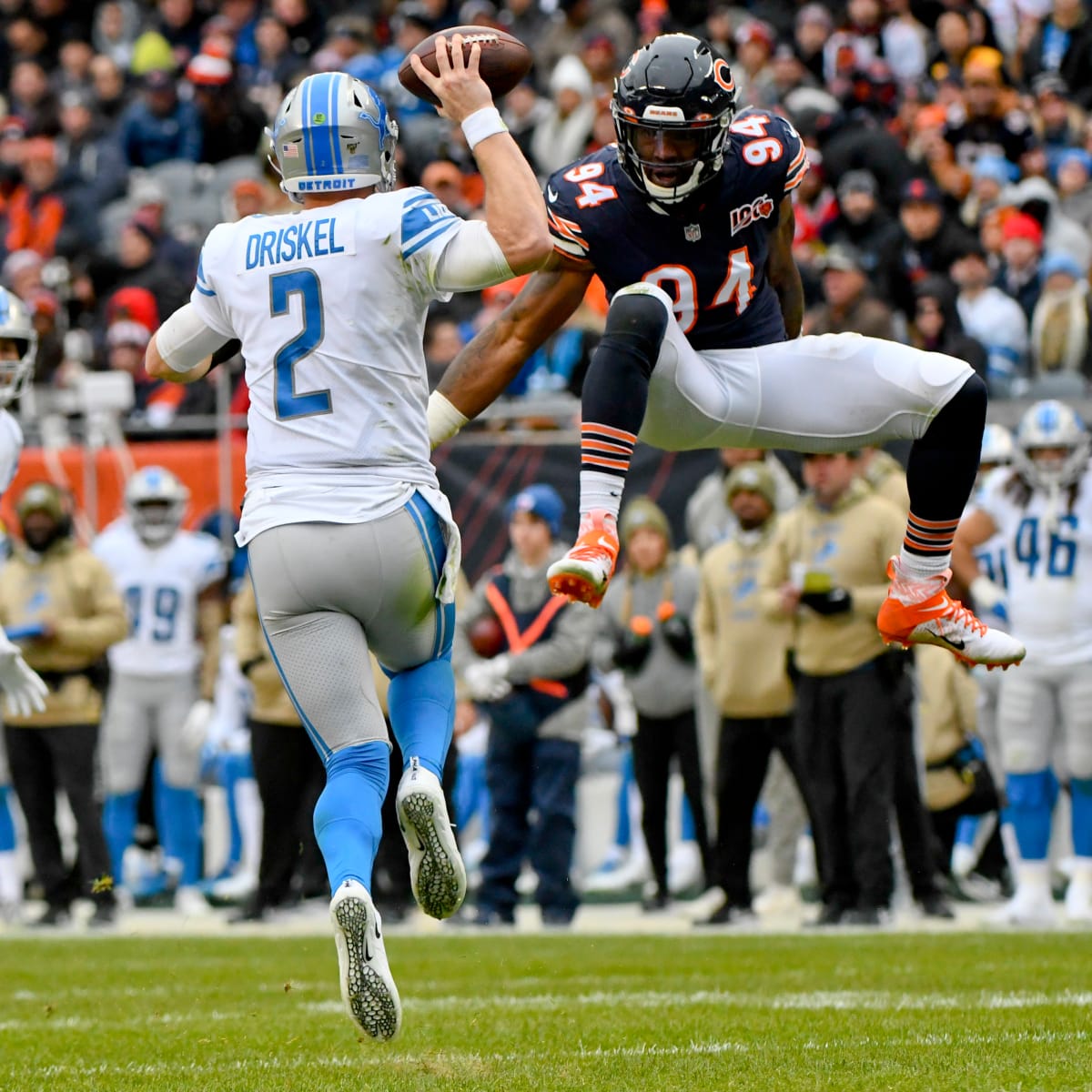 Chicago Bears outside linebacker Leonard Floyd (94) celebrates