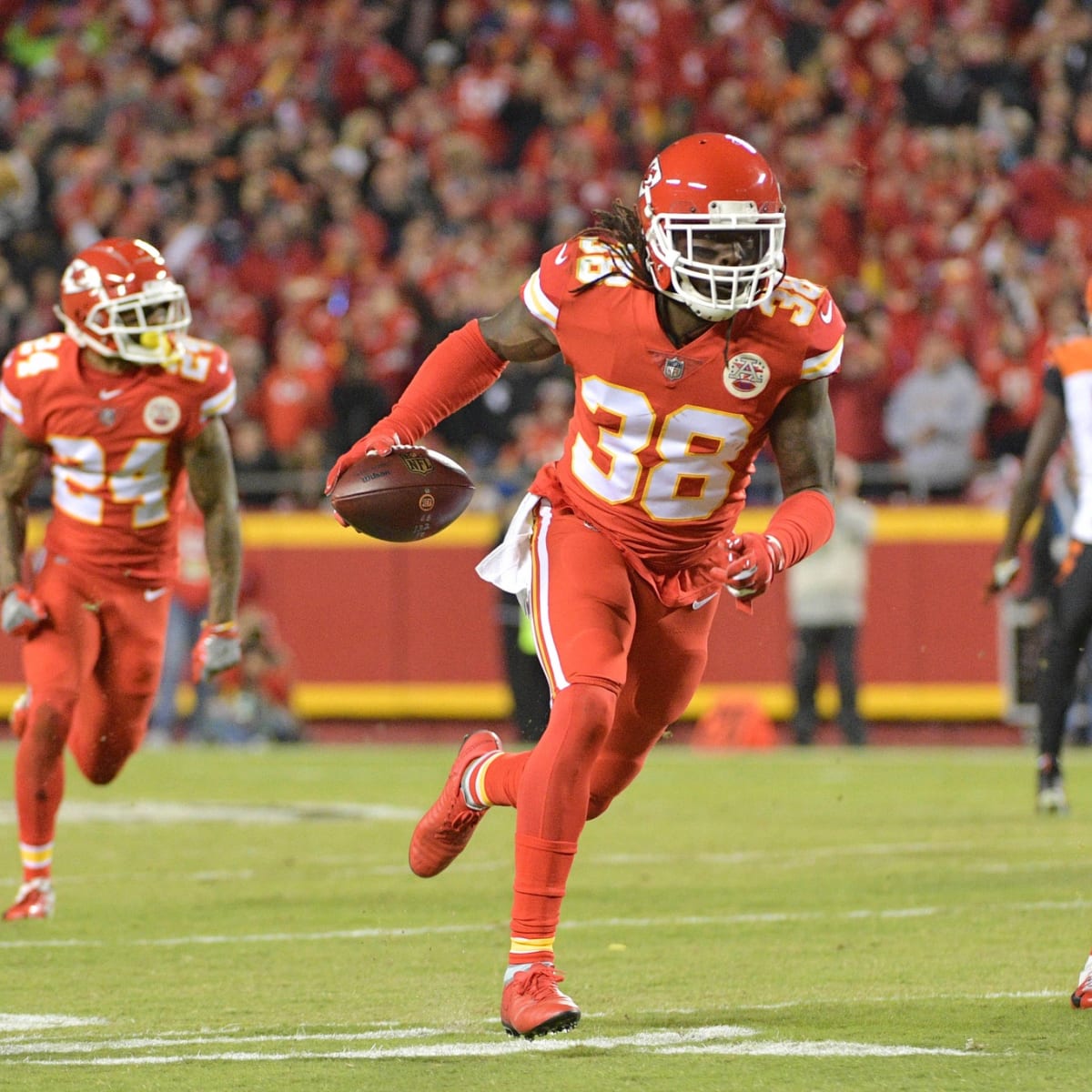 Chris Jones Offseason Motivation: I Had Joe Burrow on the Dummies I Was  Slapping - Sports Illustrated Kansas City Chiefs News, Analysis and More