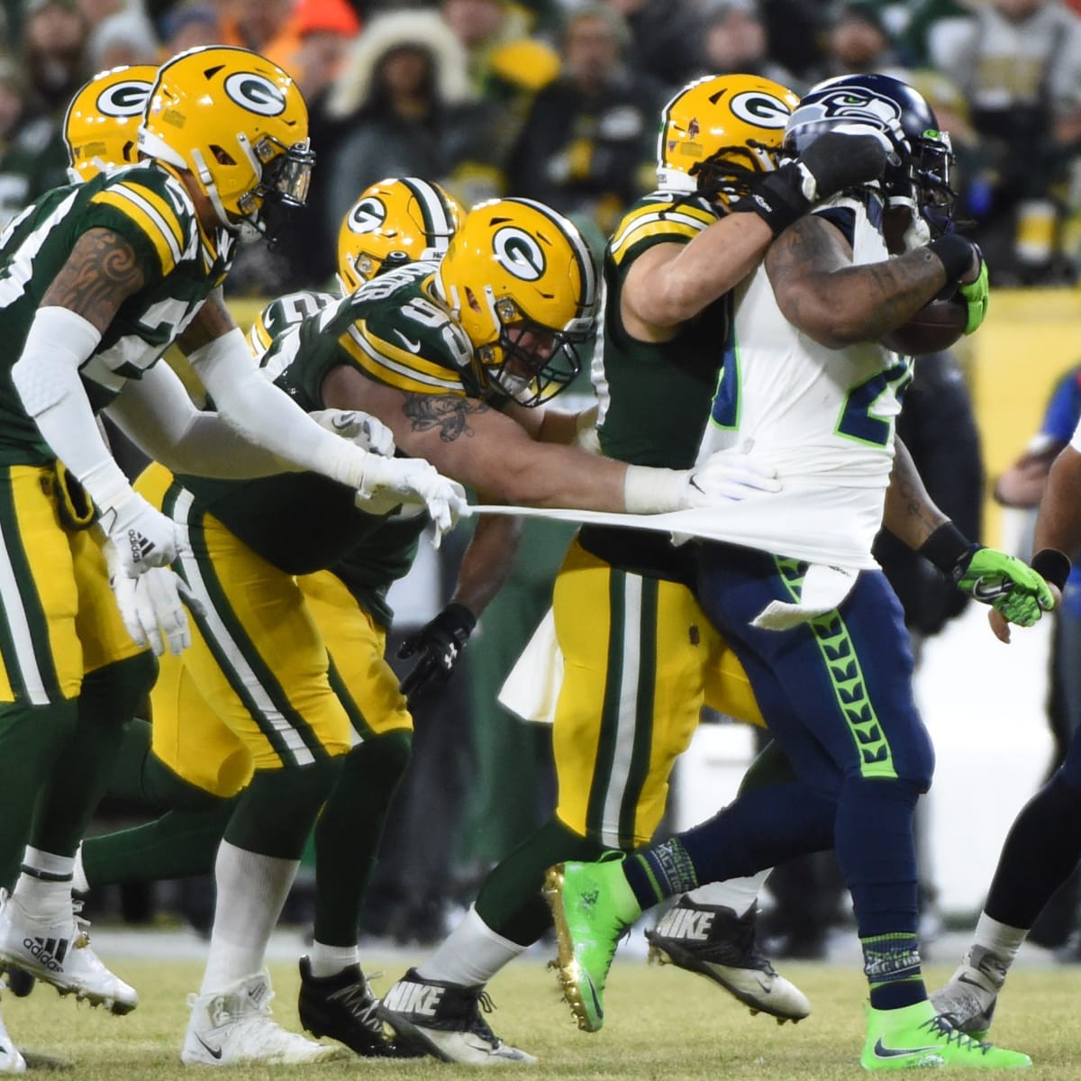 Marshawn Lynch & Aaron Rodgers Swap Jerseys Following NFC