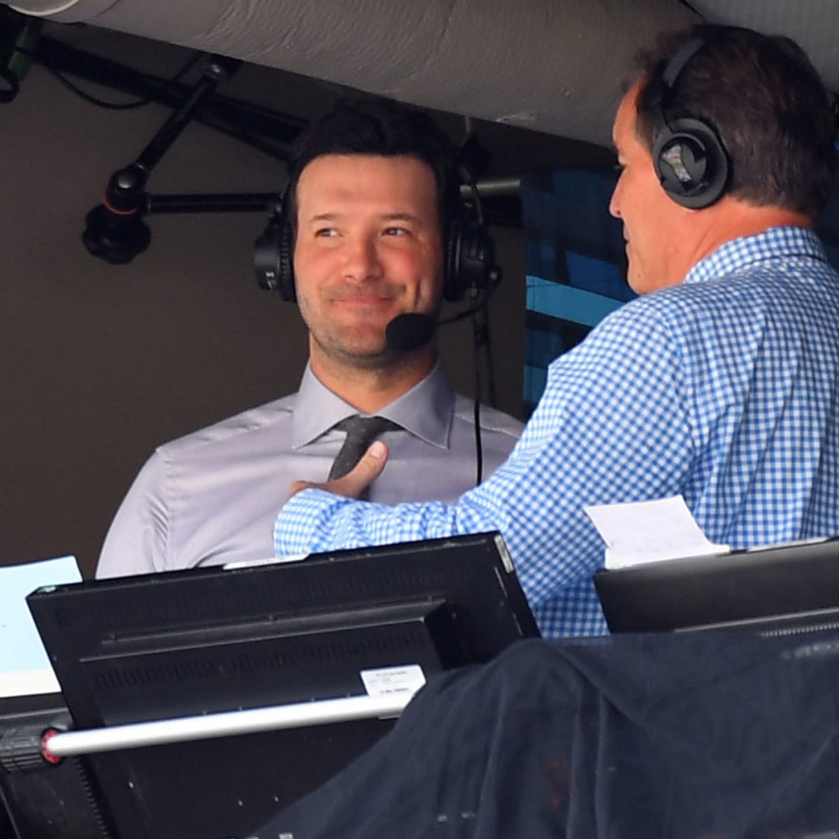 ESPN offering Tony Romo record-setting deal to leave CBS