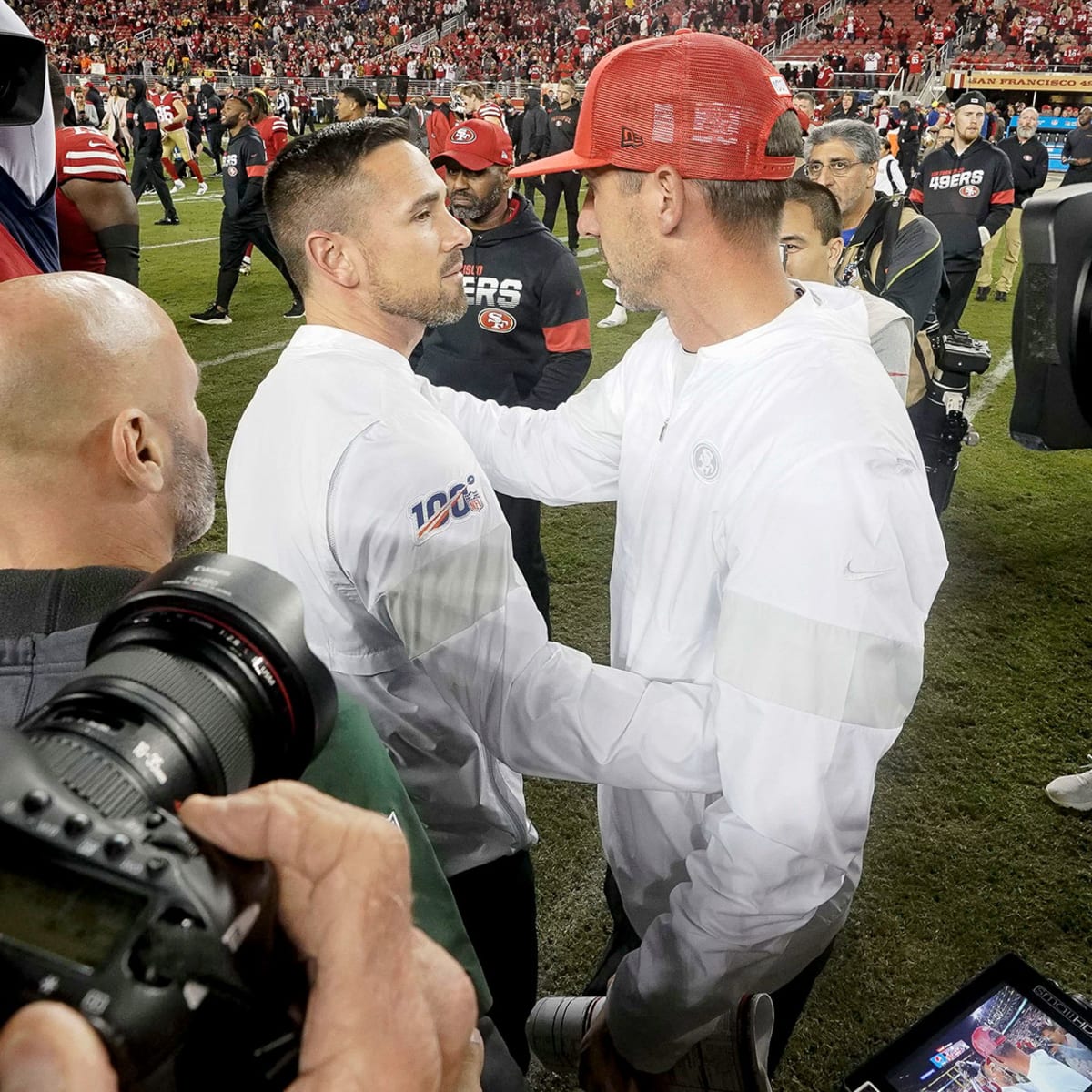 Kyle Shanahan jokes he's 'company guy' for wearing new hats this