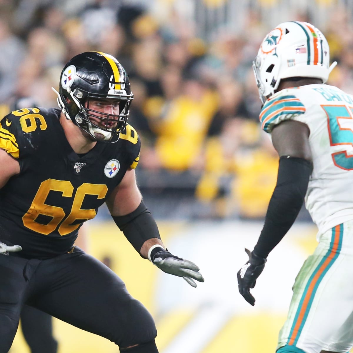 Steelers All-Pro offensive lineman David DeCastro undergoes